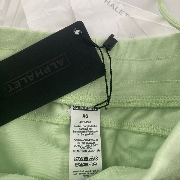 Alphalete Core Shorts in Frozen Spring (Light Green) Size XS Athletic Gym Wear - Picture 5 of 15